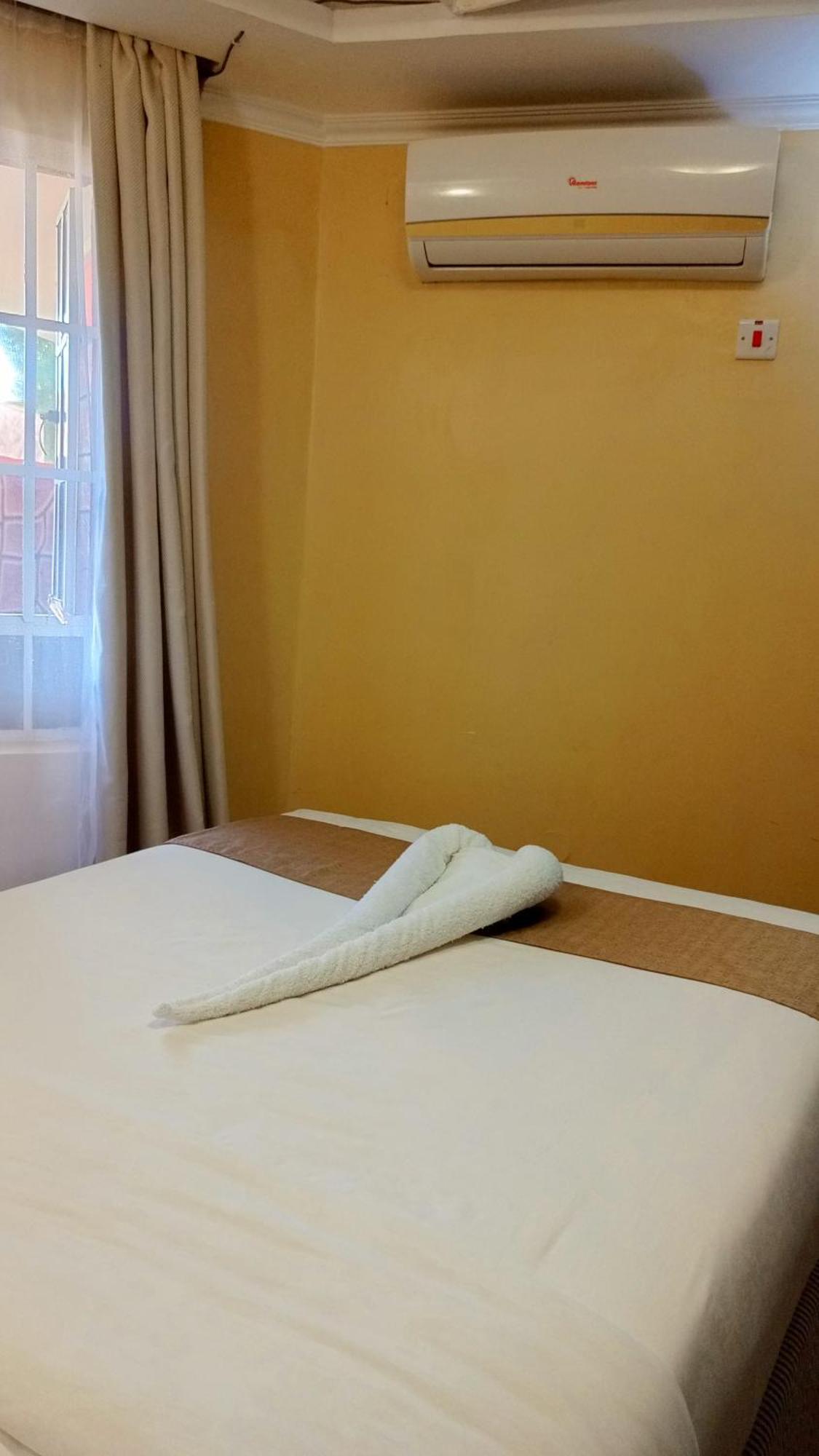 Savannah Paradise Hotel Makindu Kültér fotó